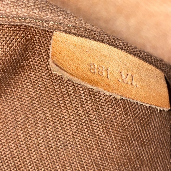 Louis Vuitton Saumur monogram bag - Picture 11 of 12